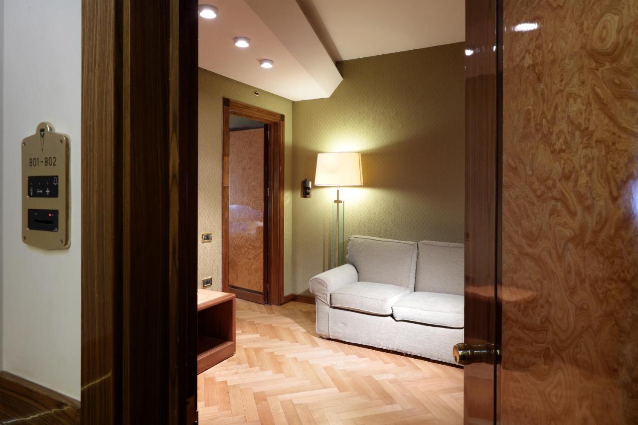 Exe Majestic Hotel Napoli Bagian luar foto