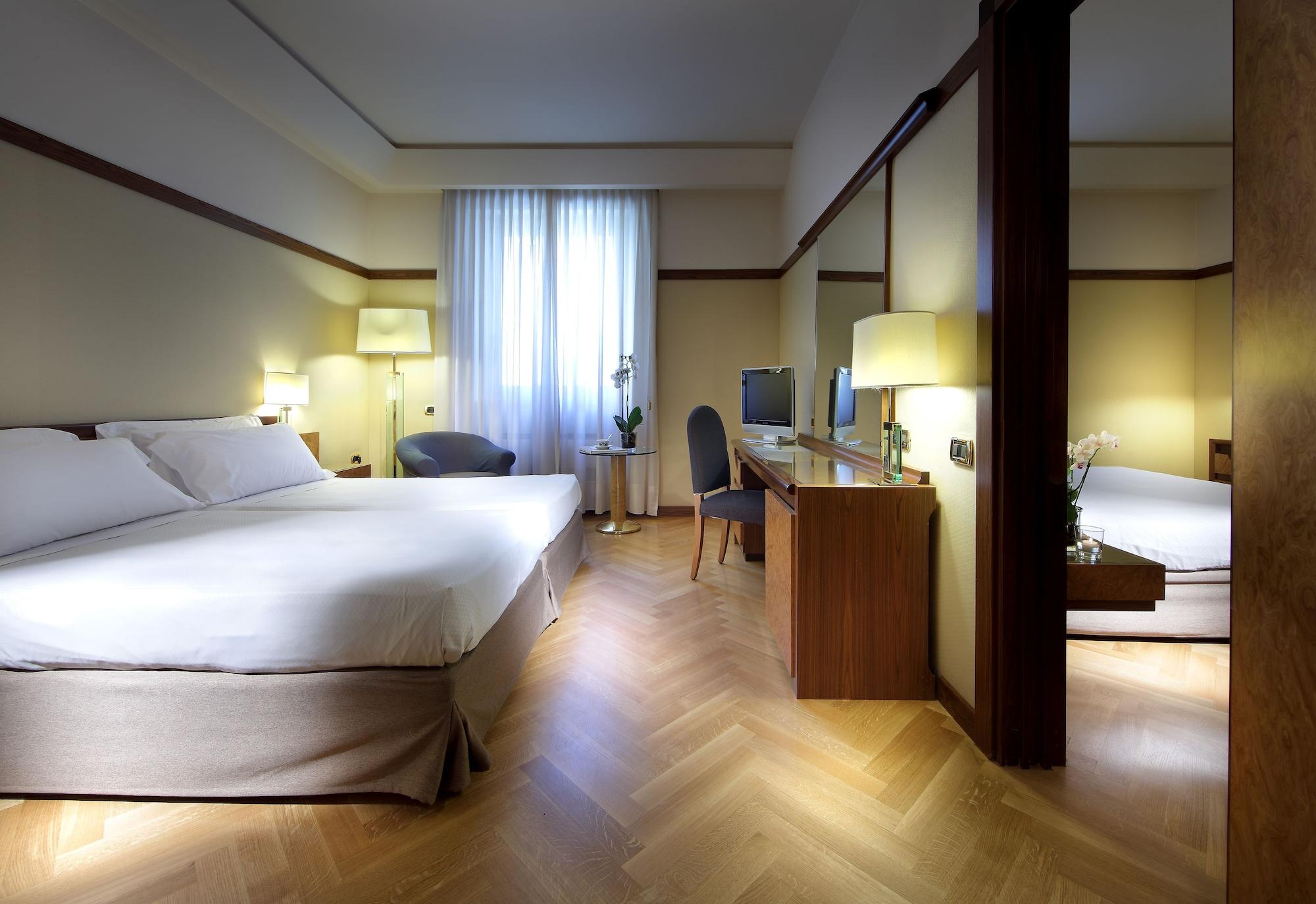 Exe Majestic Hotel Napoli Bagian luar foto