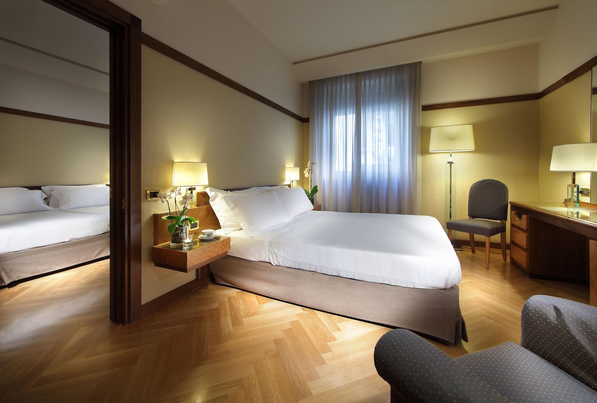 Exe Majestic Hotel Napoli Bagian luar foto