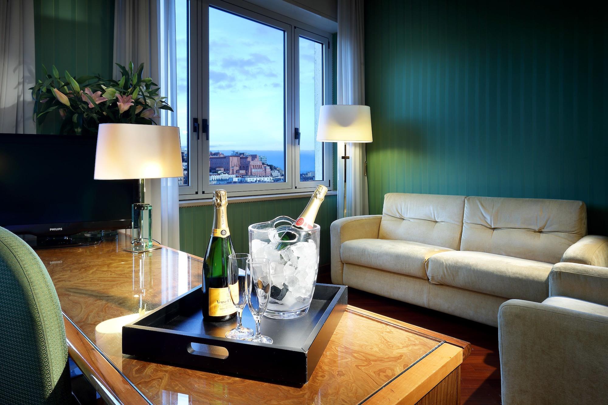 Exe Majestic Hotel Napoli Bagian luar foto