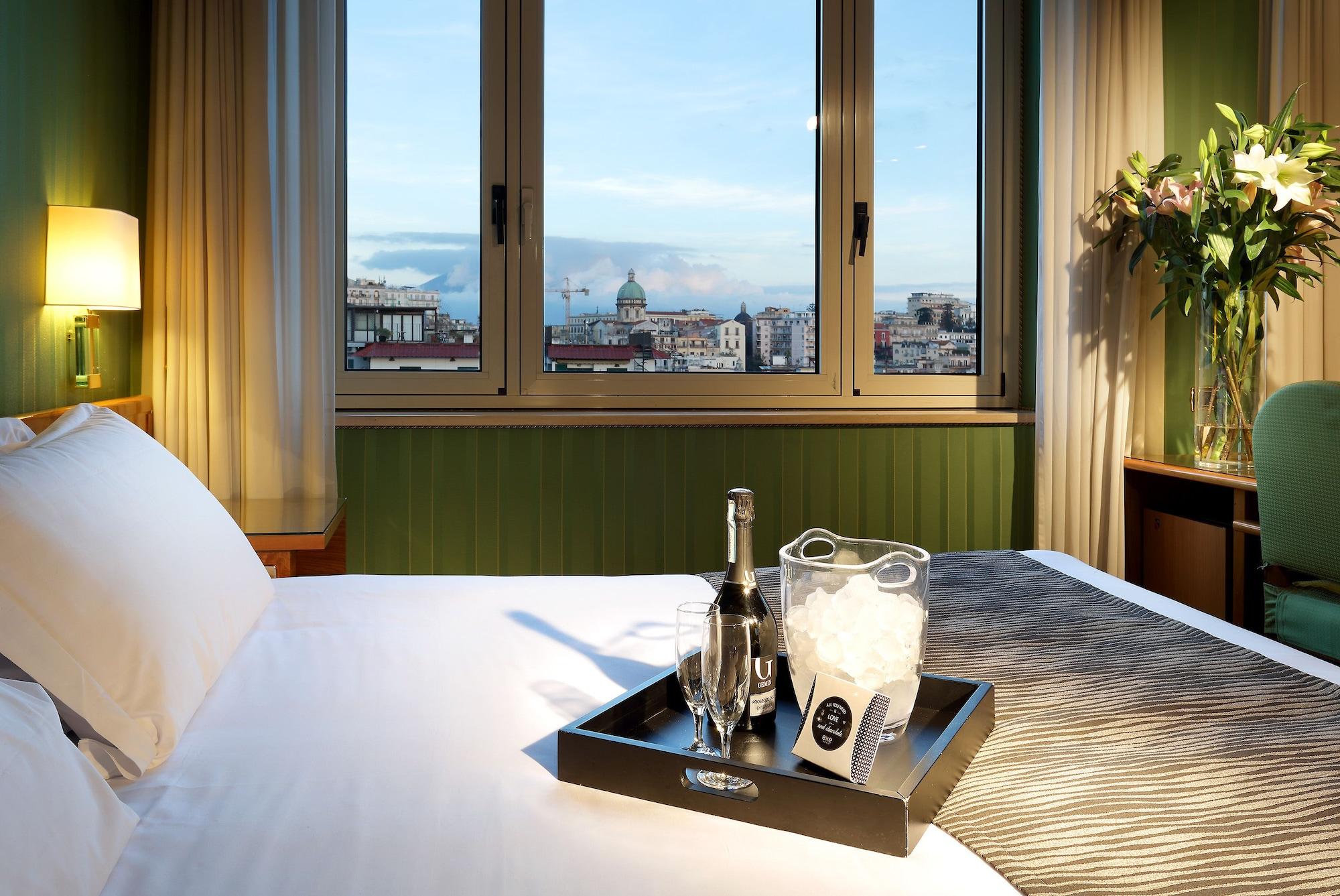 Exe Majestic Hotel Napoli Bagian luar foto