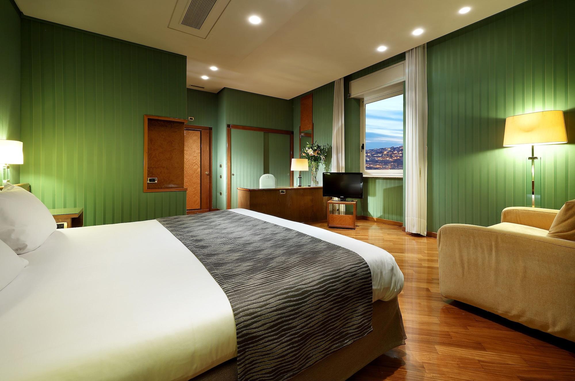Exe Majestic Hotel Napoli Bagian luar foto