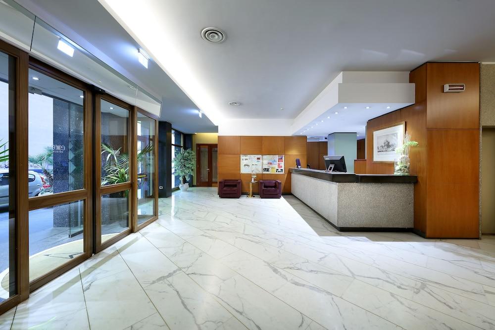 Exe Majestic Hotel Napoli Bagian luar foto