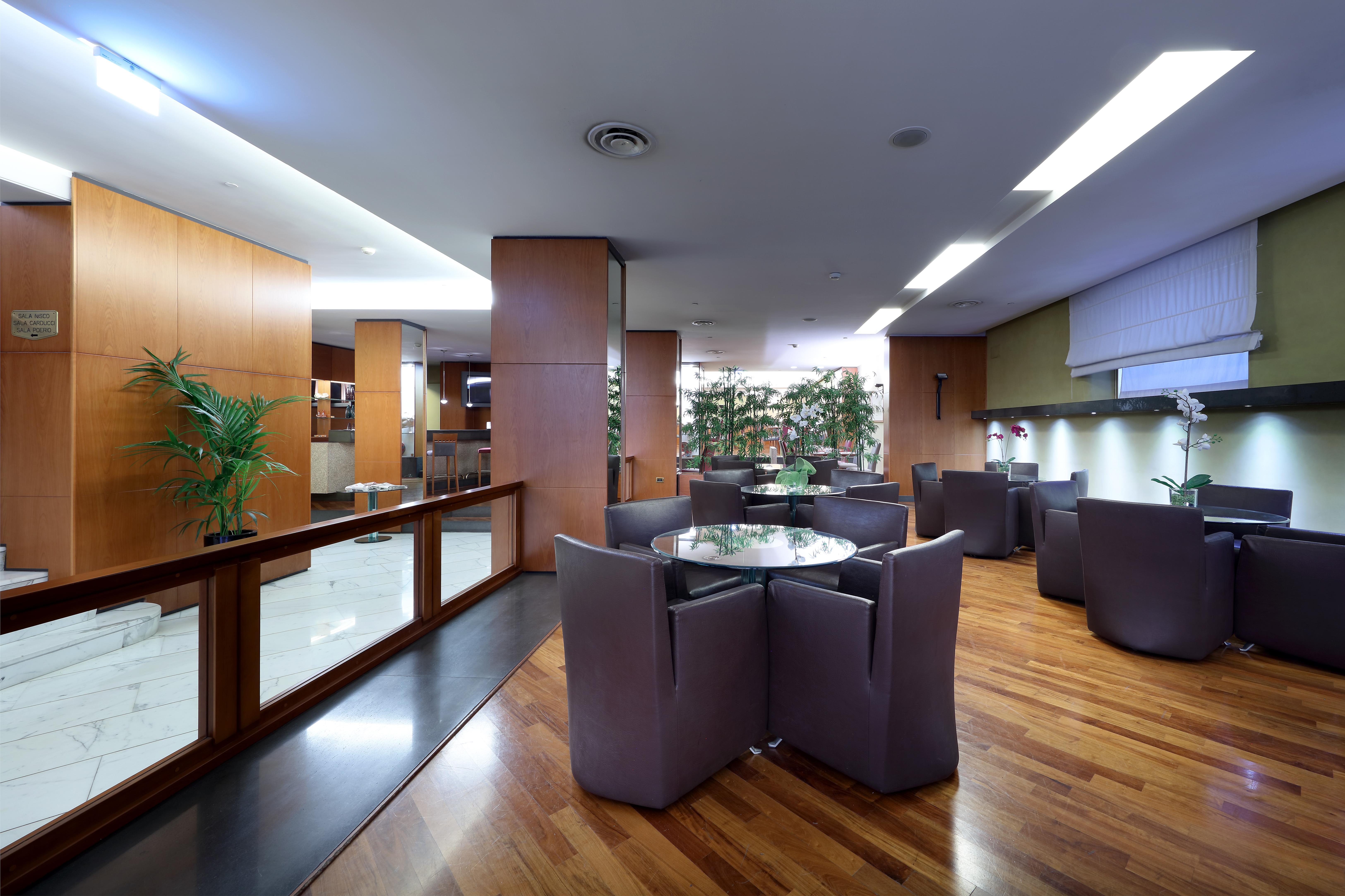 Exe Majestic Hotel Napoli Bagian luar foto