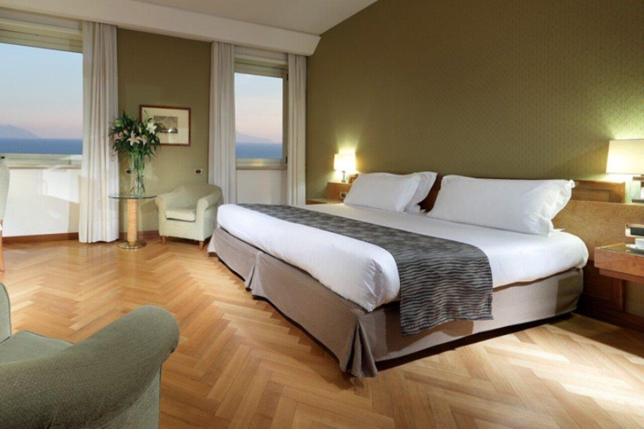 Exe Majestic Hotel Napoli Bagian luar foto