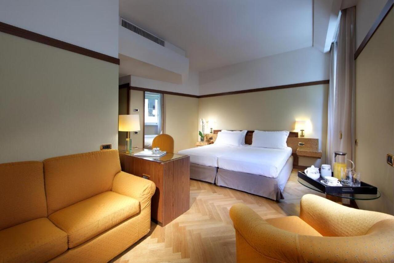 Exe Majestic Hotel Napoli Bagian luar foto