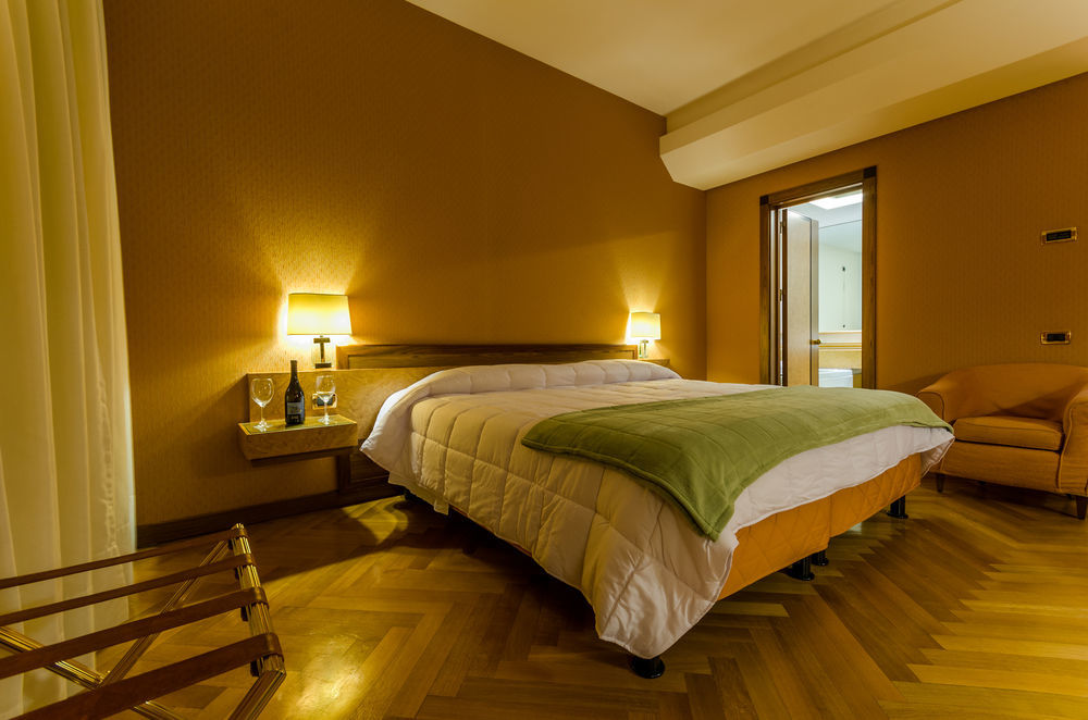Exe Majestic Hotel Napoli Bagian luar foto
