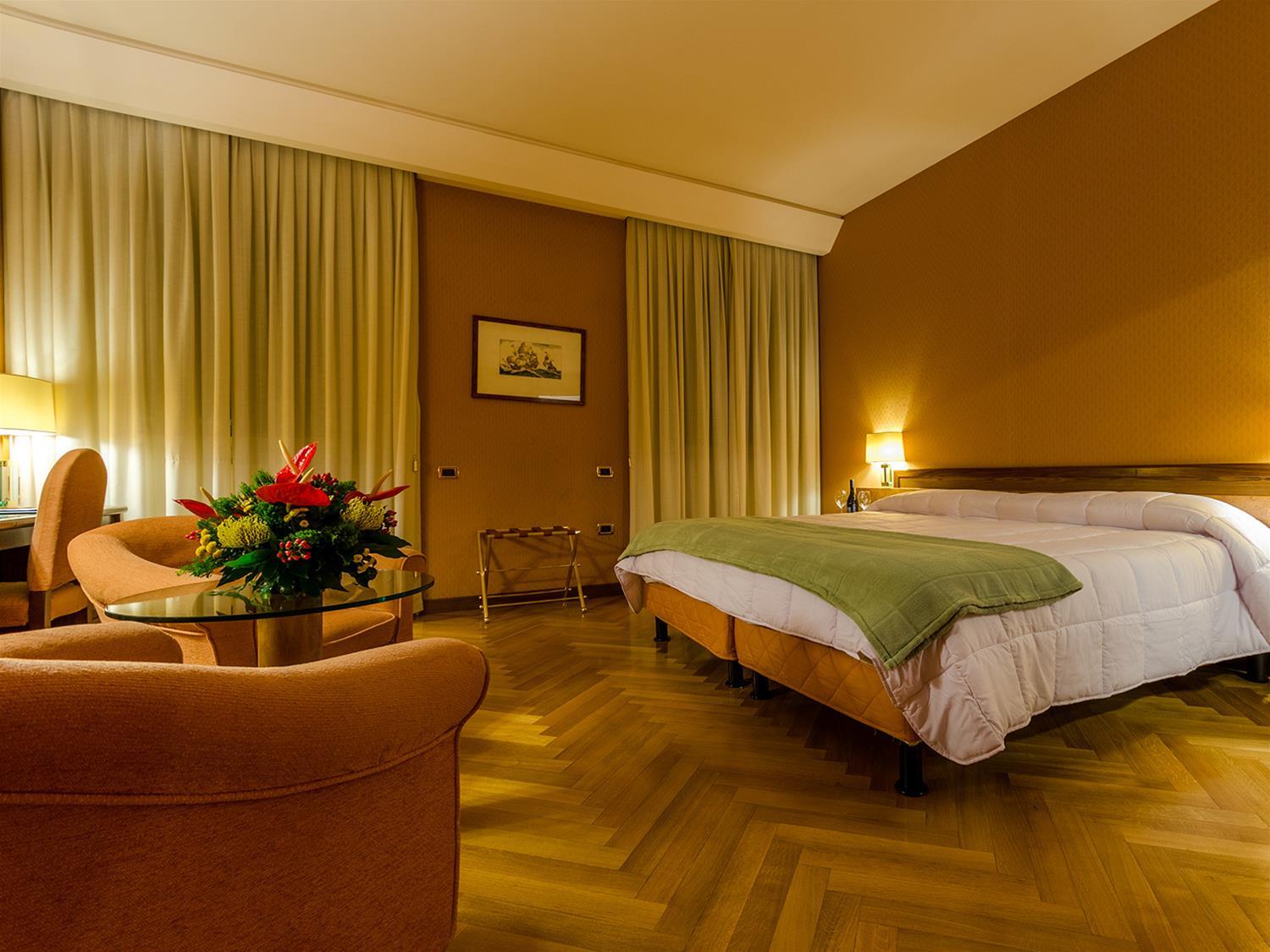Exe Majestic Hotel Napoli Bagian luar foto