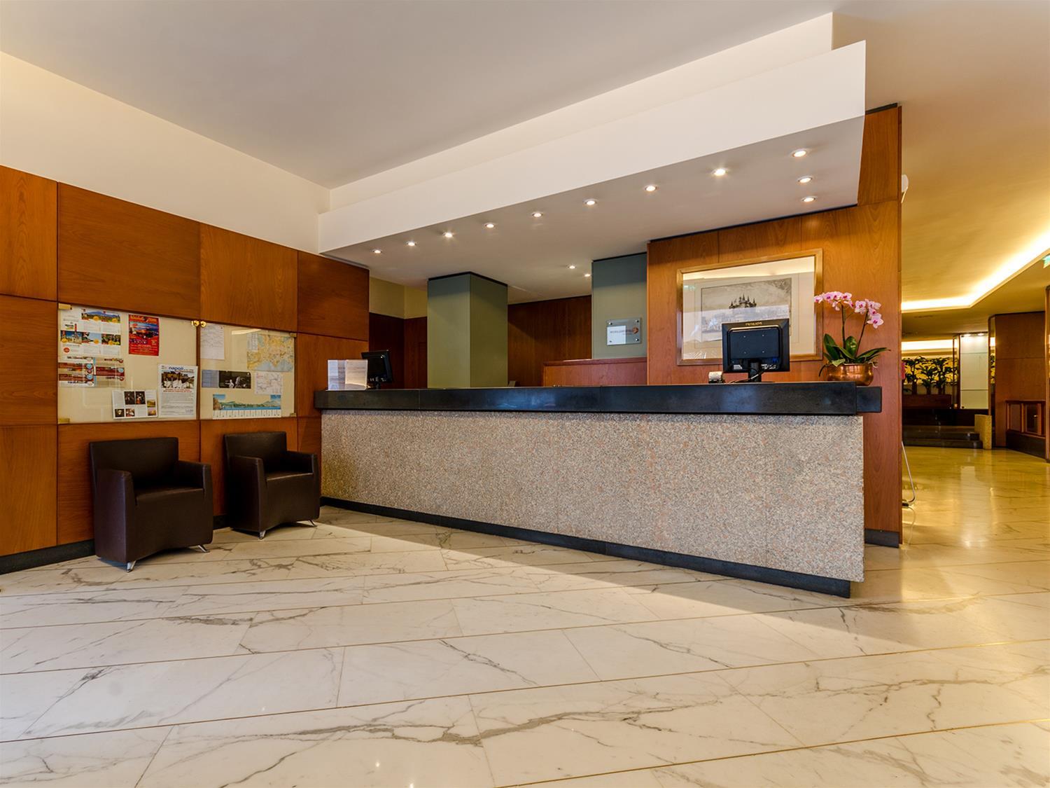 Exe Majestic Hotel Napoli Bagian luar foto