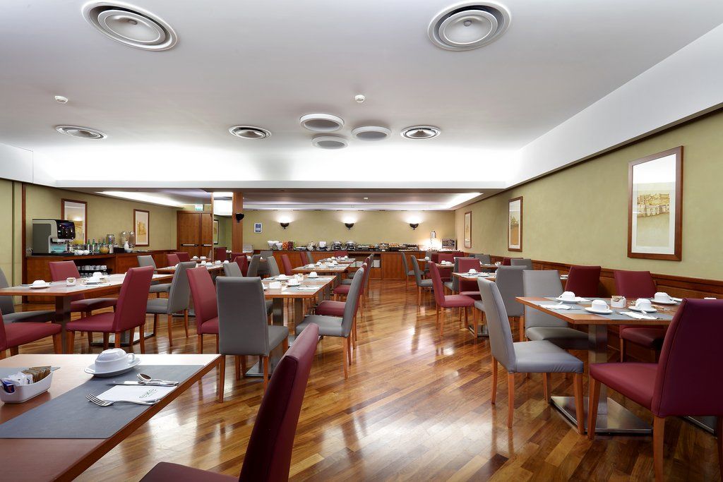 Exe Majestic Hotel Napoli Bagian luar foto