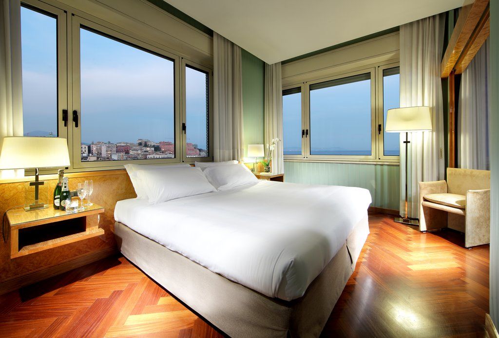 Exe Majestic Hotel Napoli Bagian luar foto
